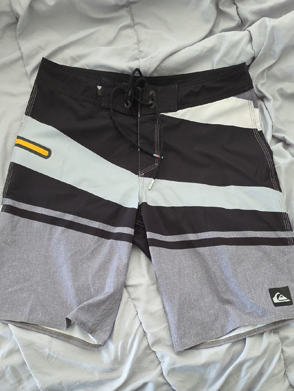 Quiksilver Black, Gray & Yellow Diagonal Stripe Boardshorts Size 30